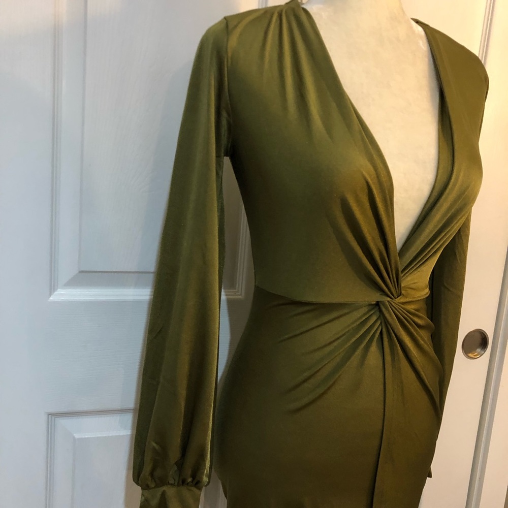 ❣️50%Off❣️ Twisted V Plunge Dress - Picture 6 of 11